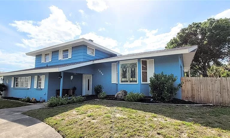 Bright 4 bedroom 3 bath with Pool rental home in Sarasota, Florida